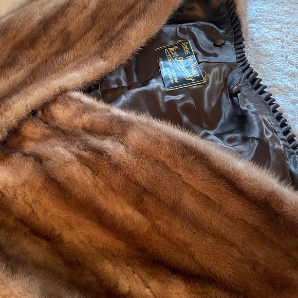 Fur Stole with satin lined collar. Vintage . Brown - Picture 11 of 13